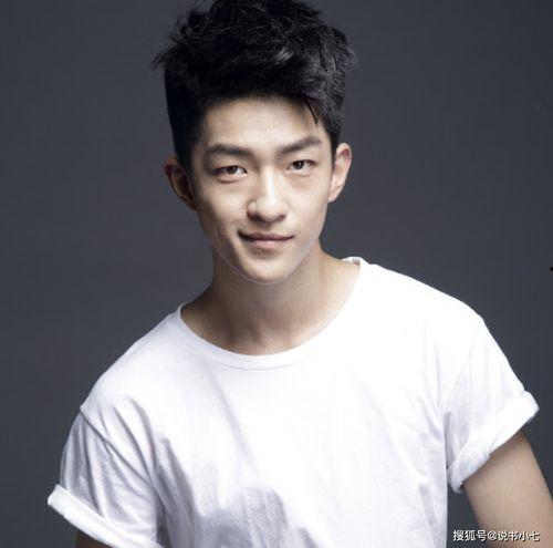 娱乐圈吃瓜男的是谁,揭秘“吃瓜男”的真实身份